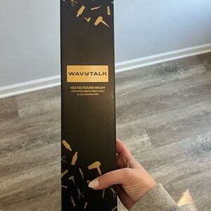 Wavytalk Heated Round Brush